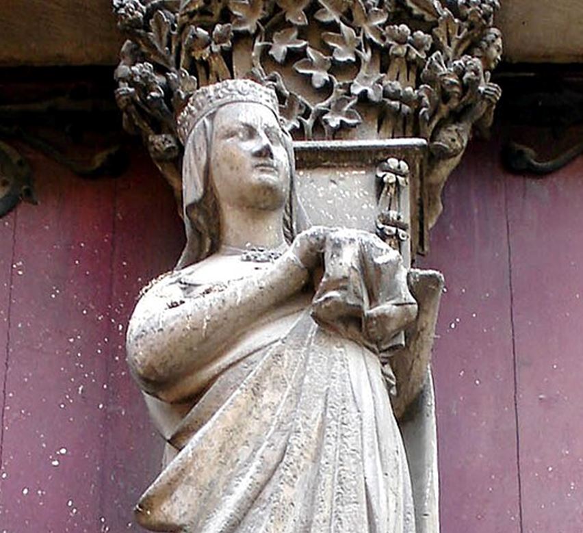 Statue Marguerite de Provence Notre Dame