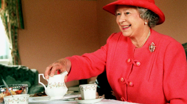 le thé avec la Reine Elizabeth II